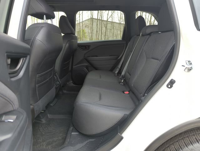 Certified 2025 Subaru Forester Premium AWD/4WD image 33