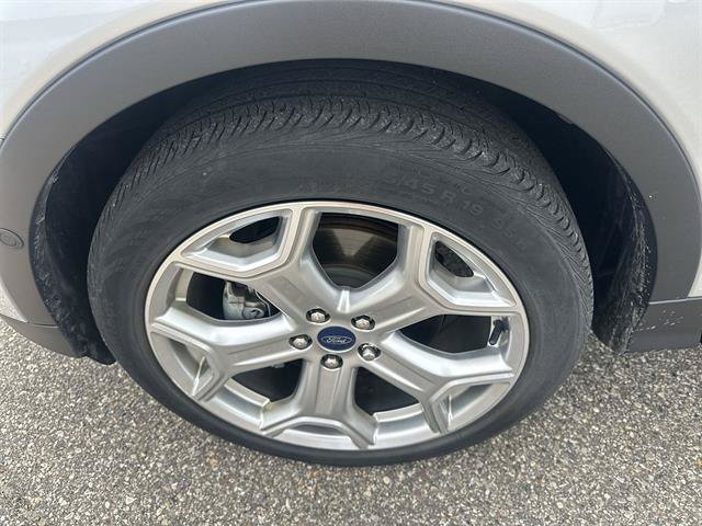 Used 2018 Ford Escape Titanium w/ Ford Safe & Smart Package AWD/4WD image 41