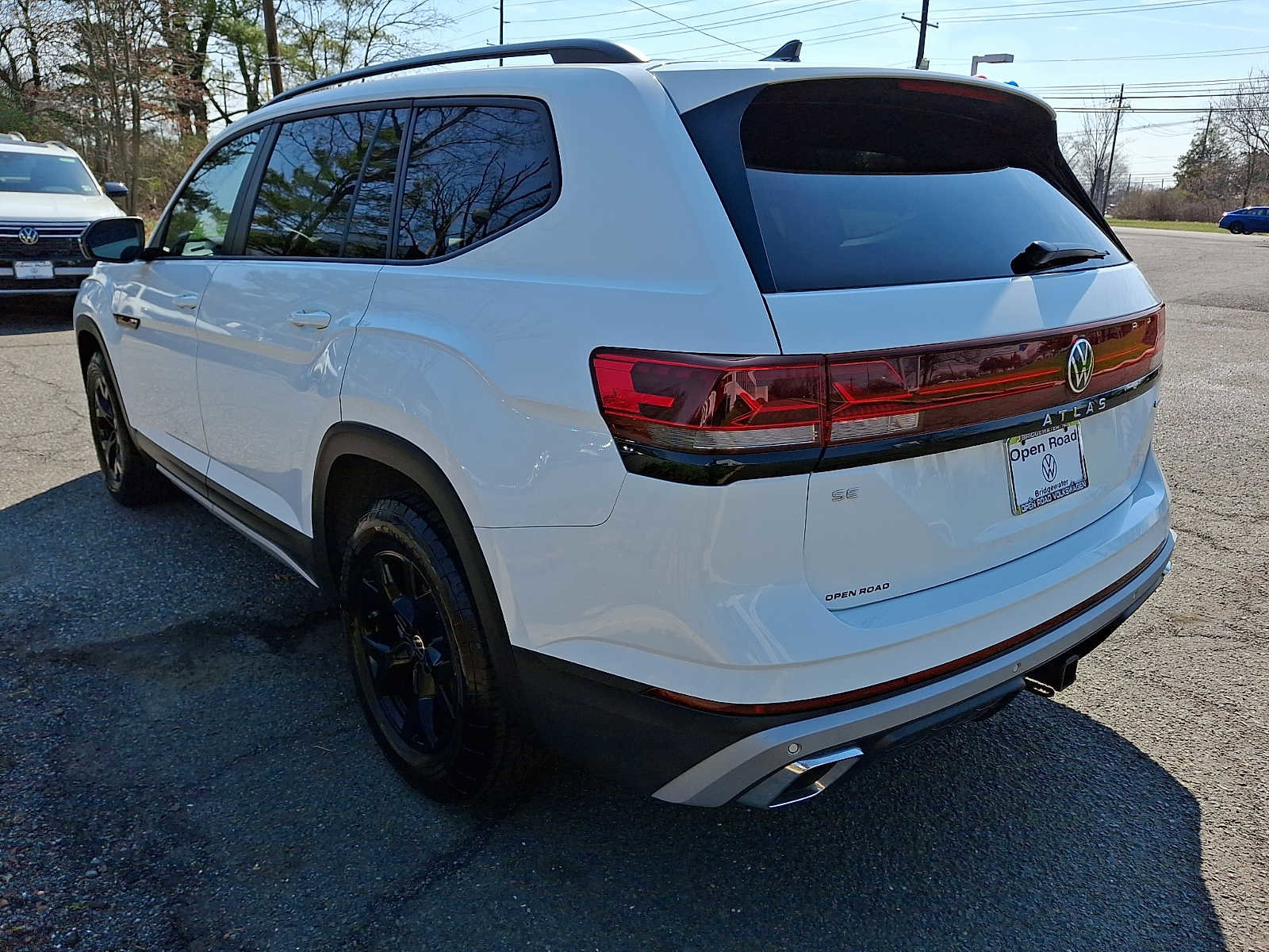 Used 2025 Volkswagen Atlas Peak Edition SE AWD/4WD image 4