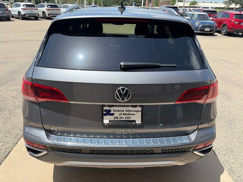 Certified 2023 Volkswagen Taos SE w/ Black Wheel Package FWD image 8