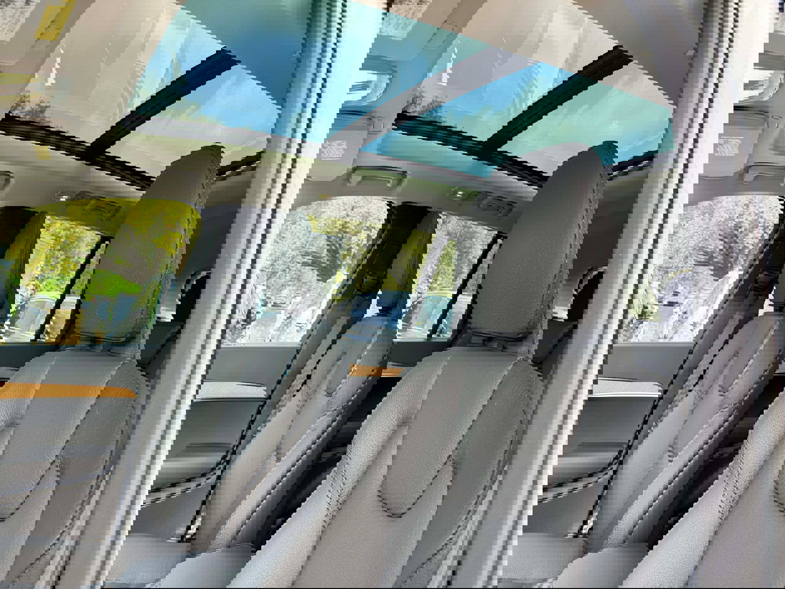 Certified 2025 Volvo XC90 B6 Ultra image 13