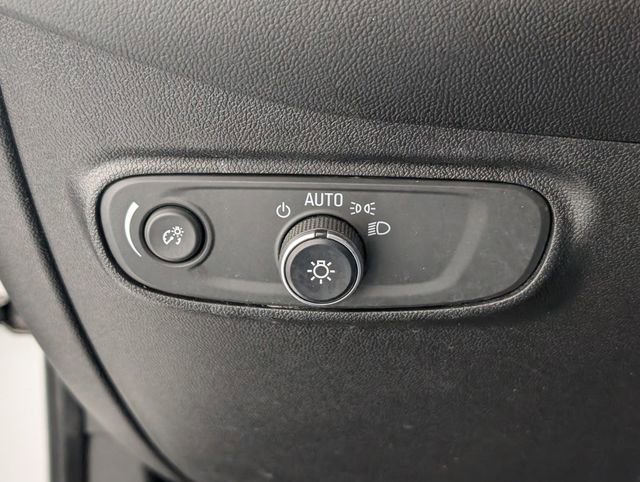 Used 2018 Chevrolet Equinox LS image 14