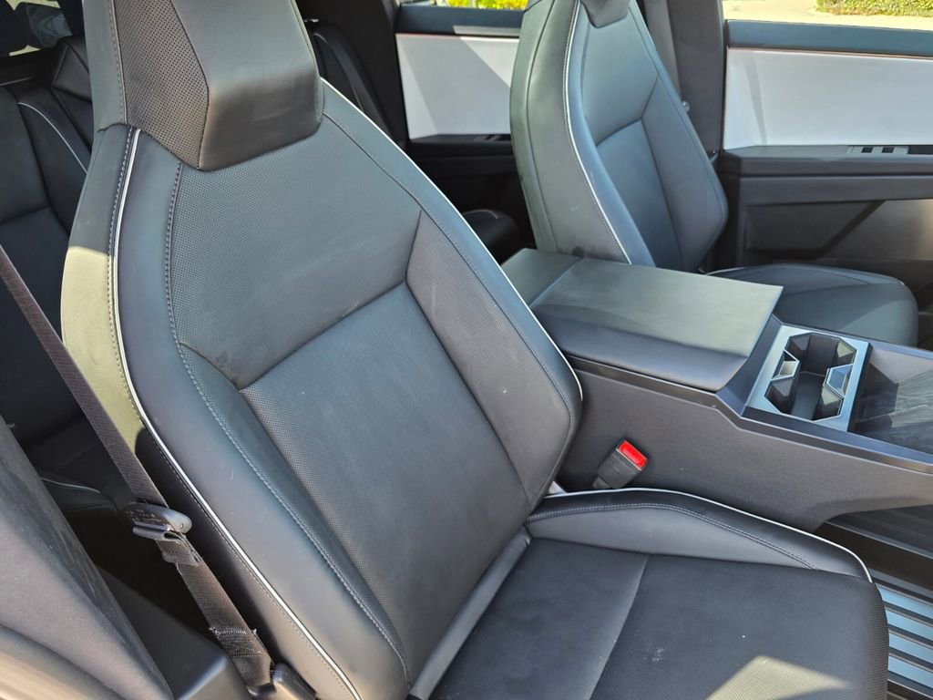 Used 2024 Tesla Cybertruck AWD Crew Cab image 32
