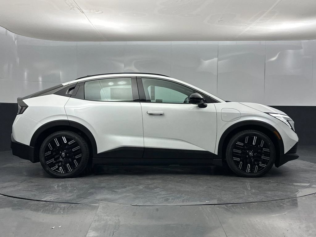 New 2026 Nissan Leaf Platinum+ w/ Cargo Package (Platinum+) image 2