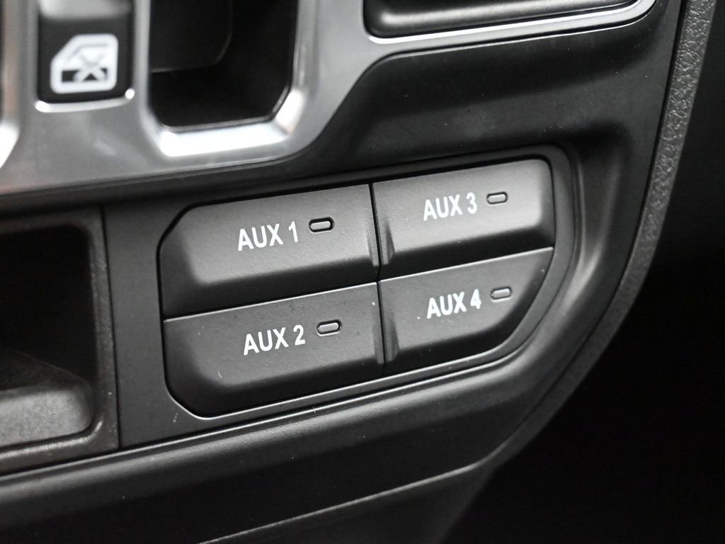 Used 2024 Jeep Gladiator Sport w/ Premium Package image 24