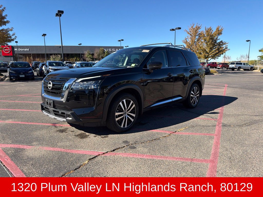 Used 2023 Nissan Pathfinder Platinum AWD/4WD image 2