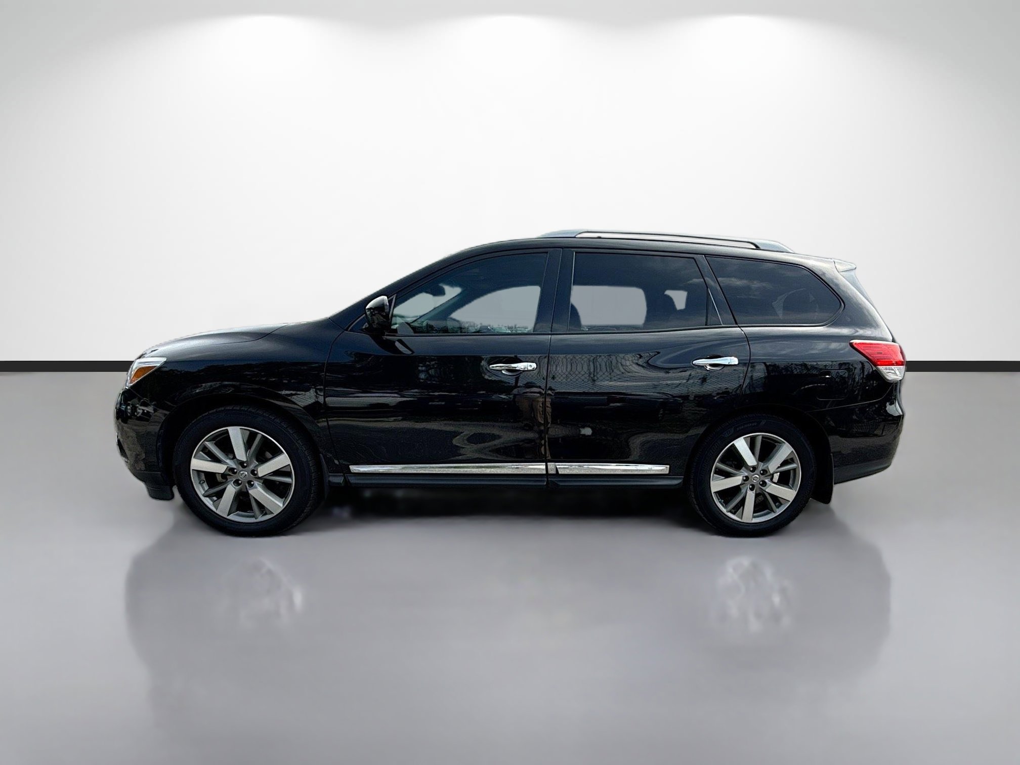 Used 2016 Nissan Pathfinder Platinum FWD image 6