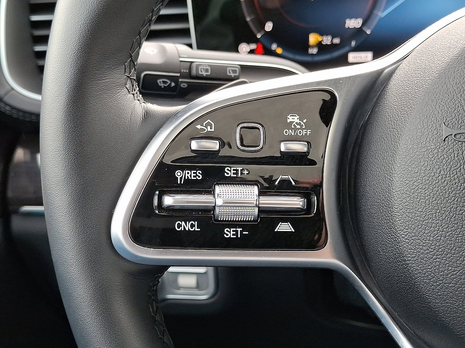 Used 2023 Mercedes-Benz GLS 450 4MATIC image 24