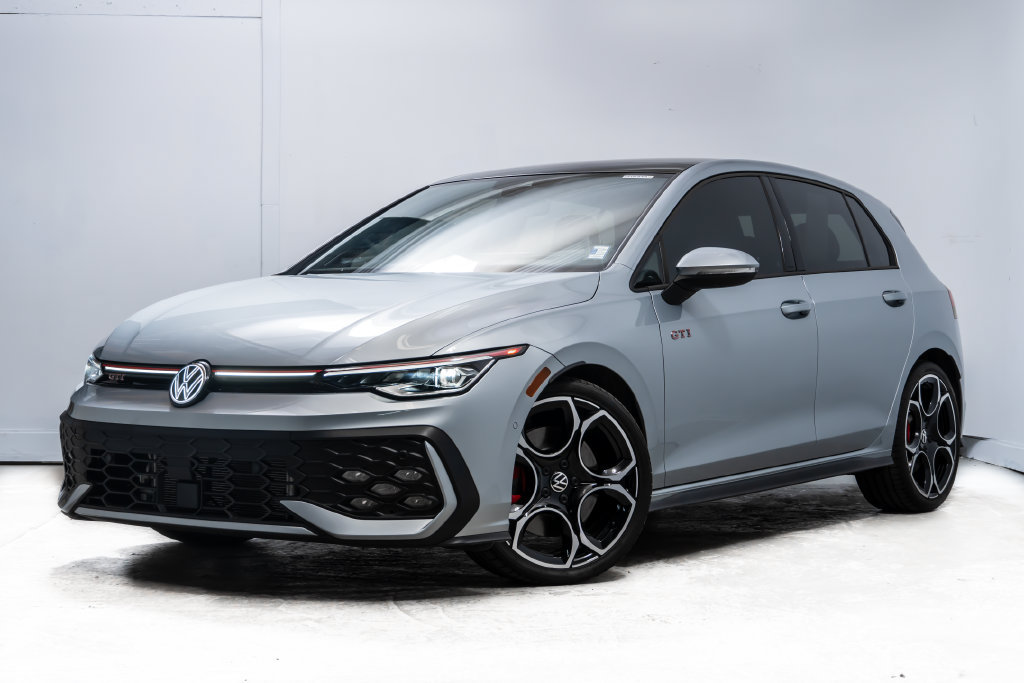 Used 2025 Volkswagen GTI Autobahn FWD image 1