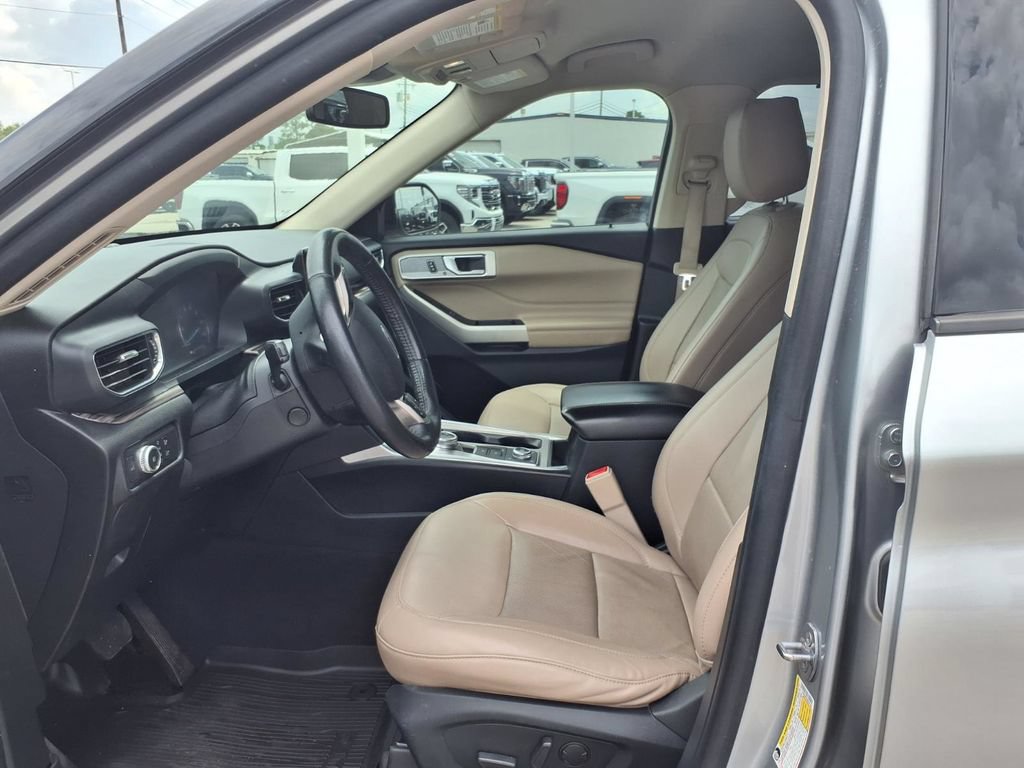 Used 2021 Ford Explorer Limited w/ Equipment Group 301A AWD/4WD image 15