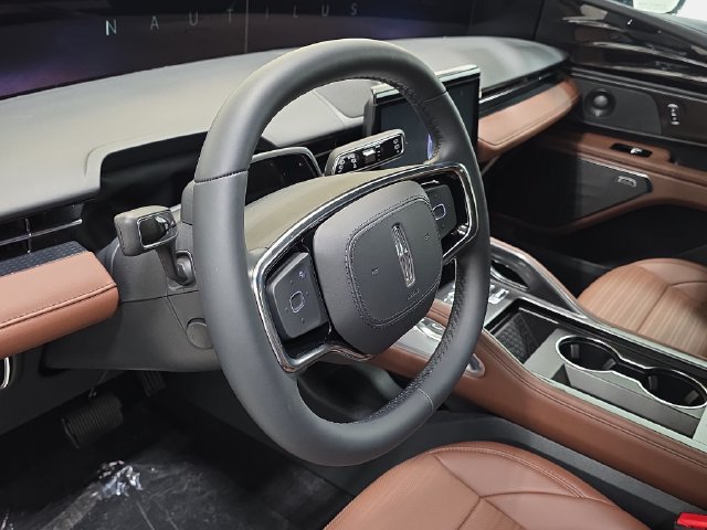 New 2026 Lincoln Nautilus Reserve AWD/4WD image 12