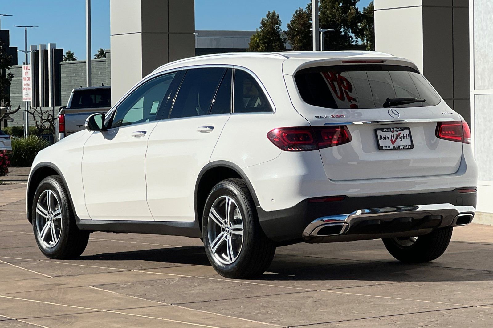 Used 2021 Mercedes-Benz GLC 300 4MATIC w/ Premium Package image 6