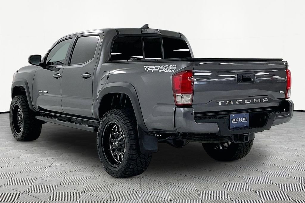 Used 2016 Toyota Tacoma TRD Off-Road w/ Premium & Technology Package image 4