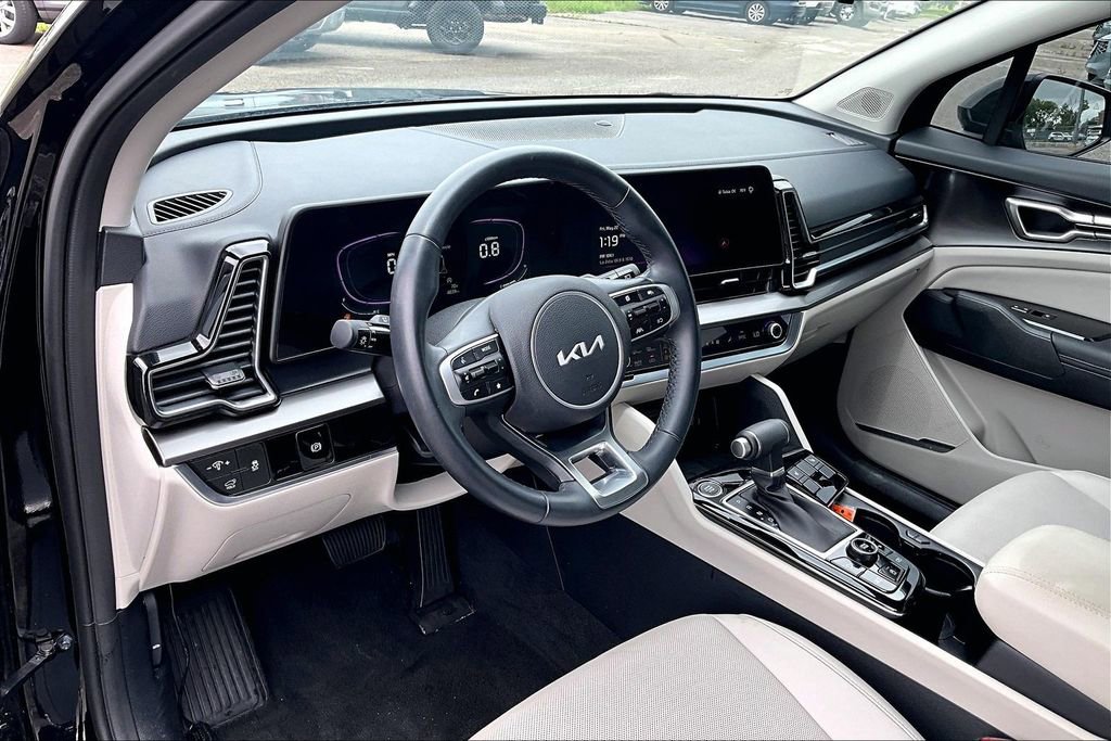 Used 2025 Kia Sportage EX w/ Premium Package FWD image 17