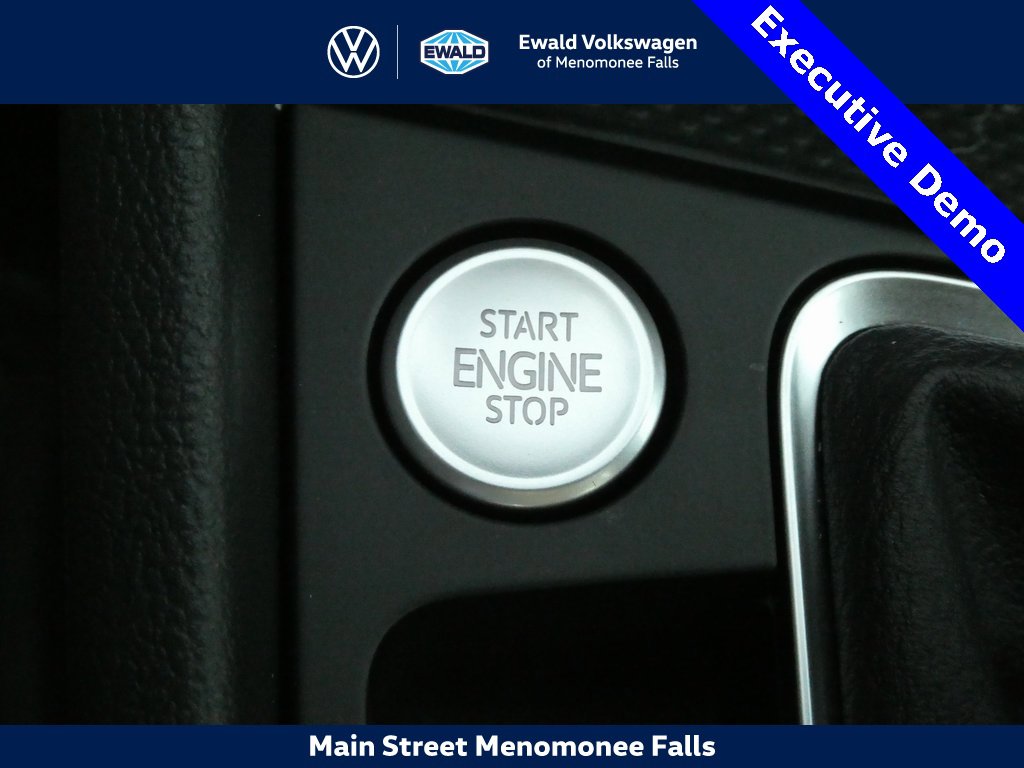 New 2025 Volkswagen Jetta SE image 9