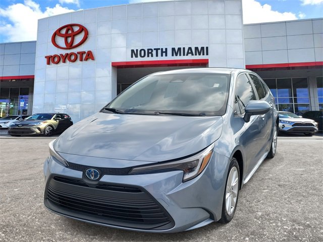 Used 2023 Toyota Corolla LE w/ LE Convenience Package image 2