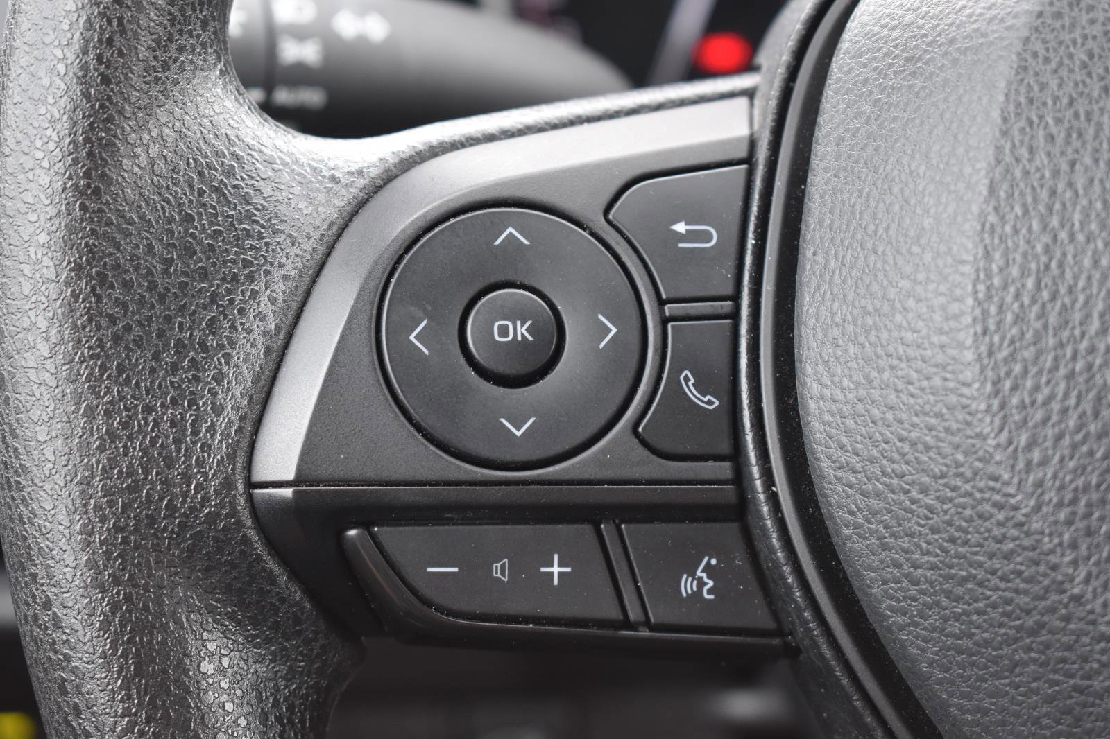 Used 2025 Toyota RAV4 XLE w/ Convenience Package AWD/4WD image 6