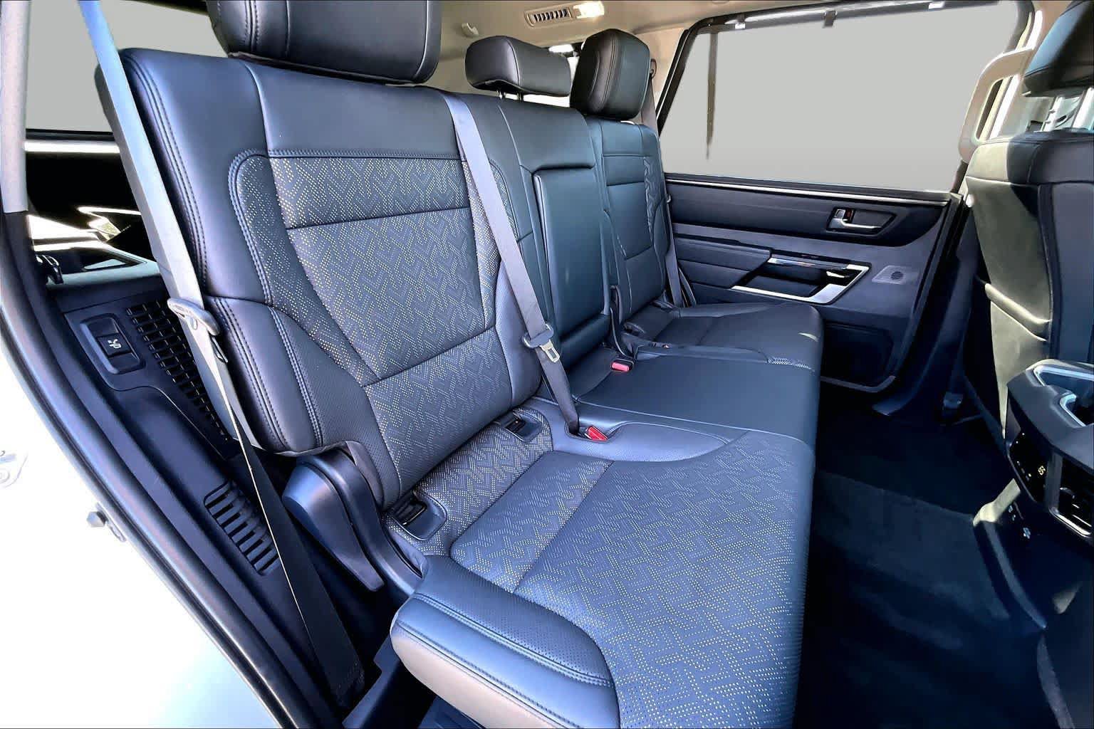 Used 2023 Toyota Sequoia Limited AWD/4WD image 19