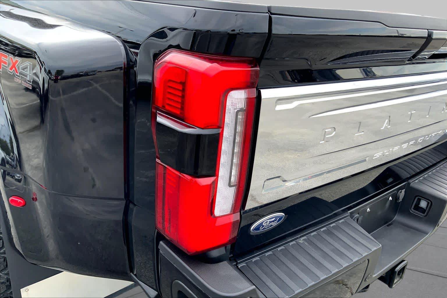 Certified 2023 Ford F450 Platinum w/ FX4 Off-Road Package AWD/4WD image 25