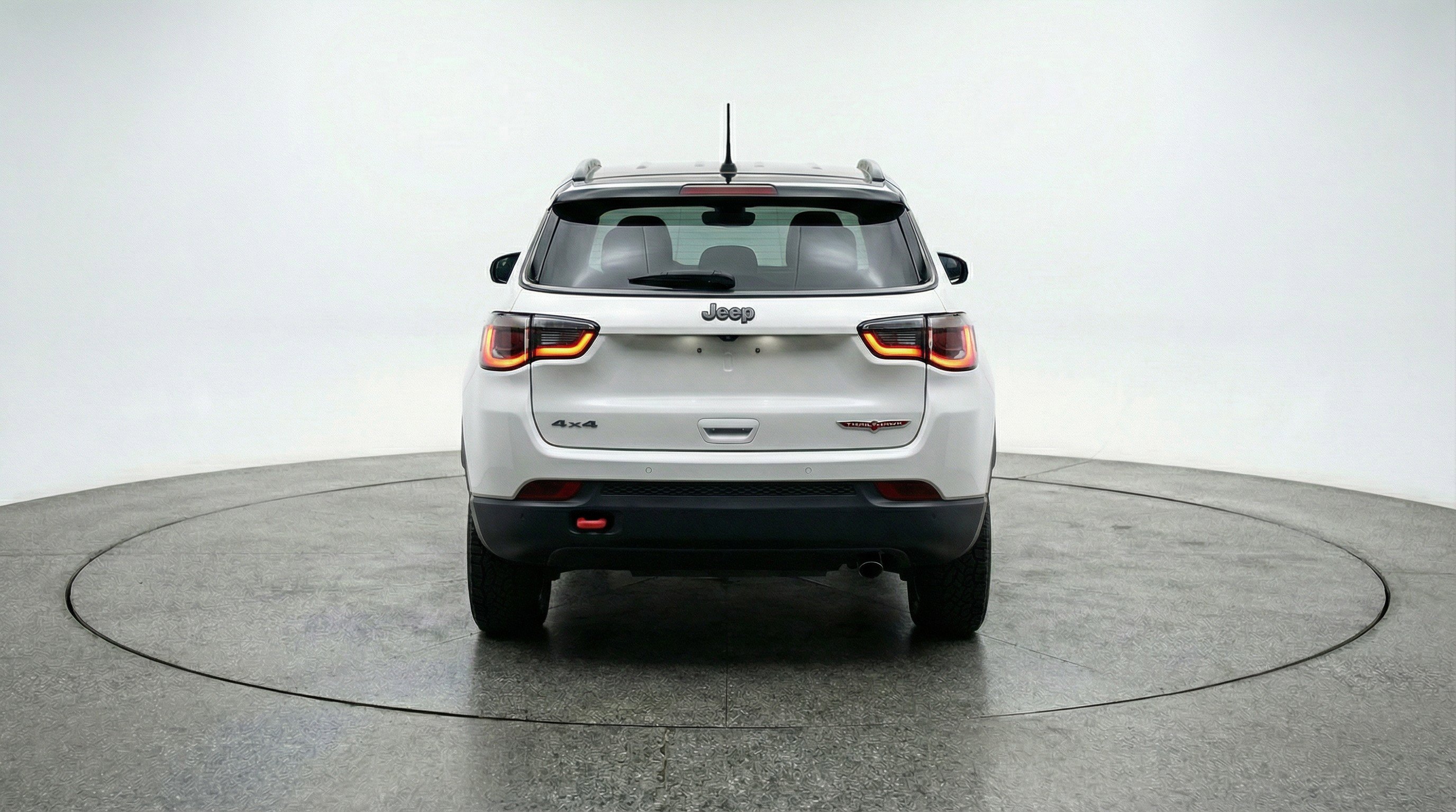 Used 2025 Jeep Compass Trailhawk AWD/4WD image 7