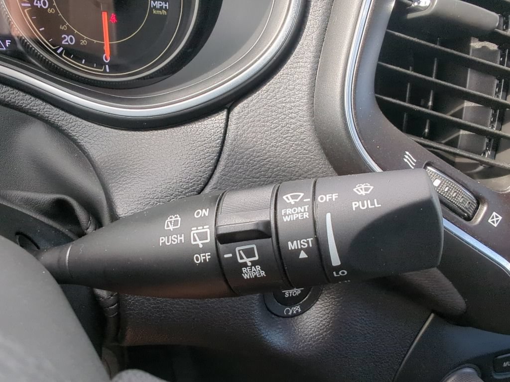 Used 2022 Jeep Cherokee Trailhawk AWD/4WD image 31