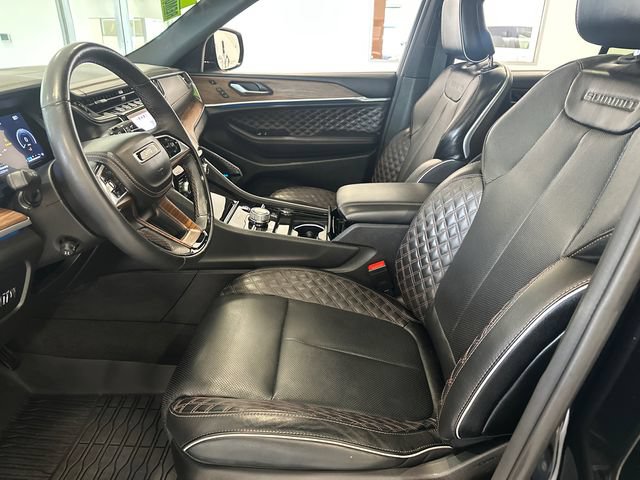 Used 2023 Jeep Grand Cherokee Summit AWD/4WD image 23