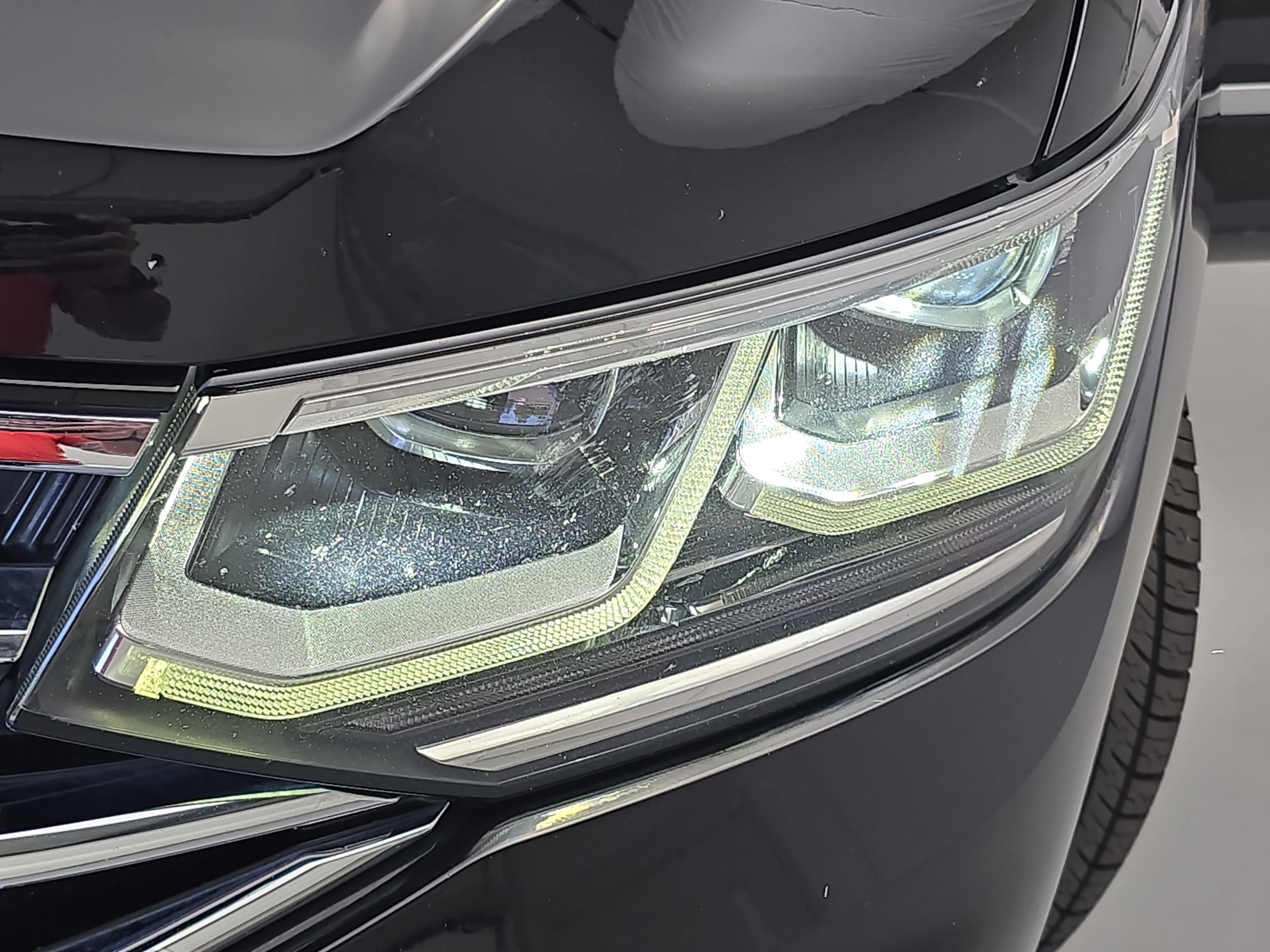 Certified 2023 Volkswagen Tiguan SEL R-Line AWD/4WD image 32