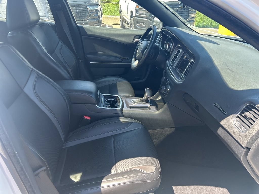 Used 2020 Dodge Charger SXT w/ Leather Interior Group RWD image 18