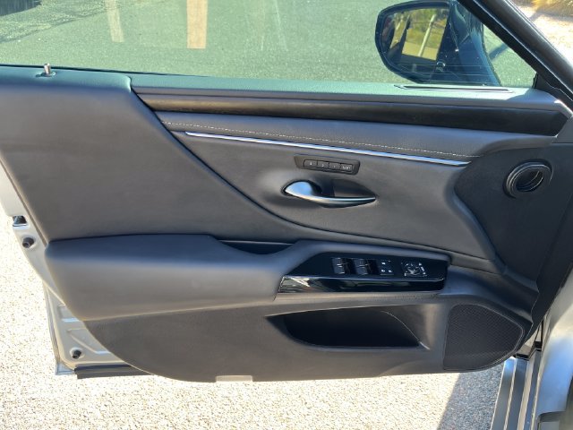 Used 2025 Lexus ES 350 w/ Premium Package FWD image 14