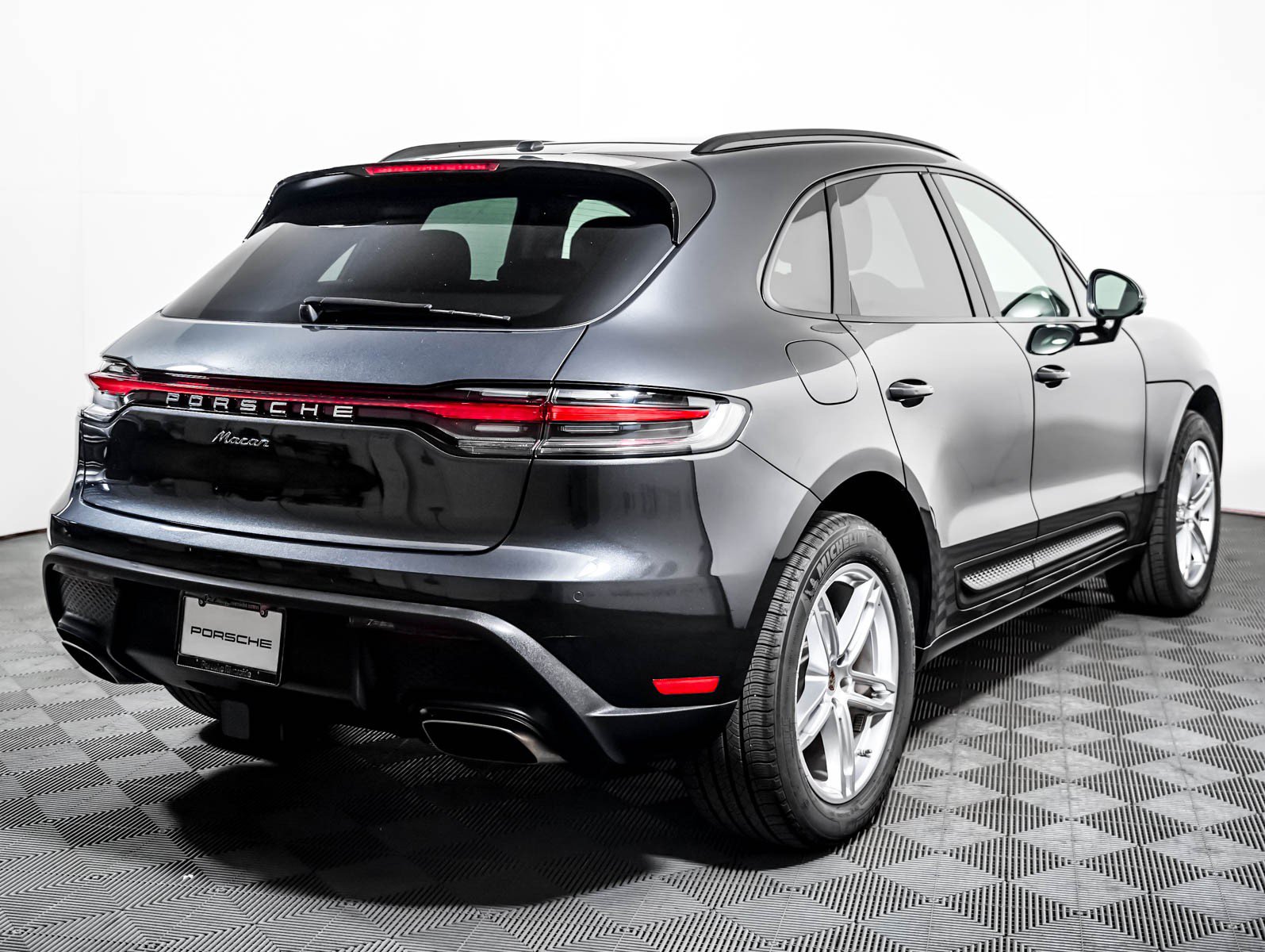 Used 2026 Porsche Macan AWD/4WD image 10