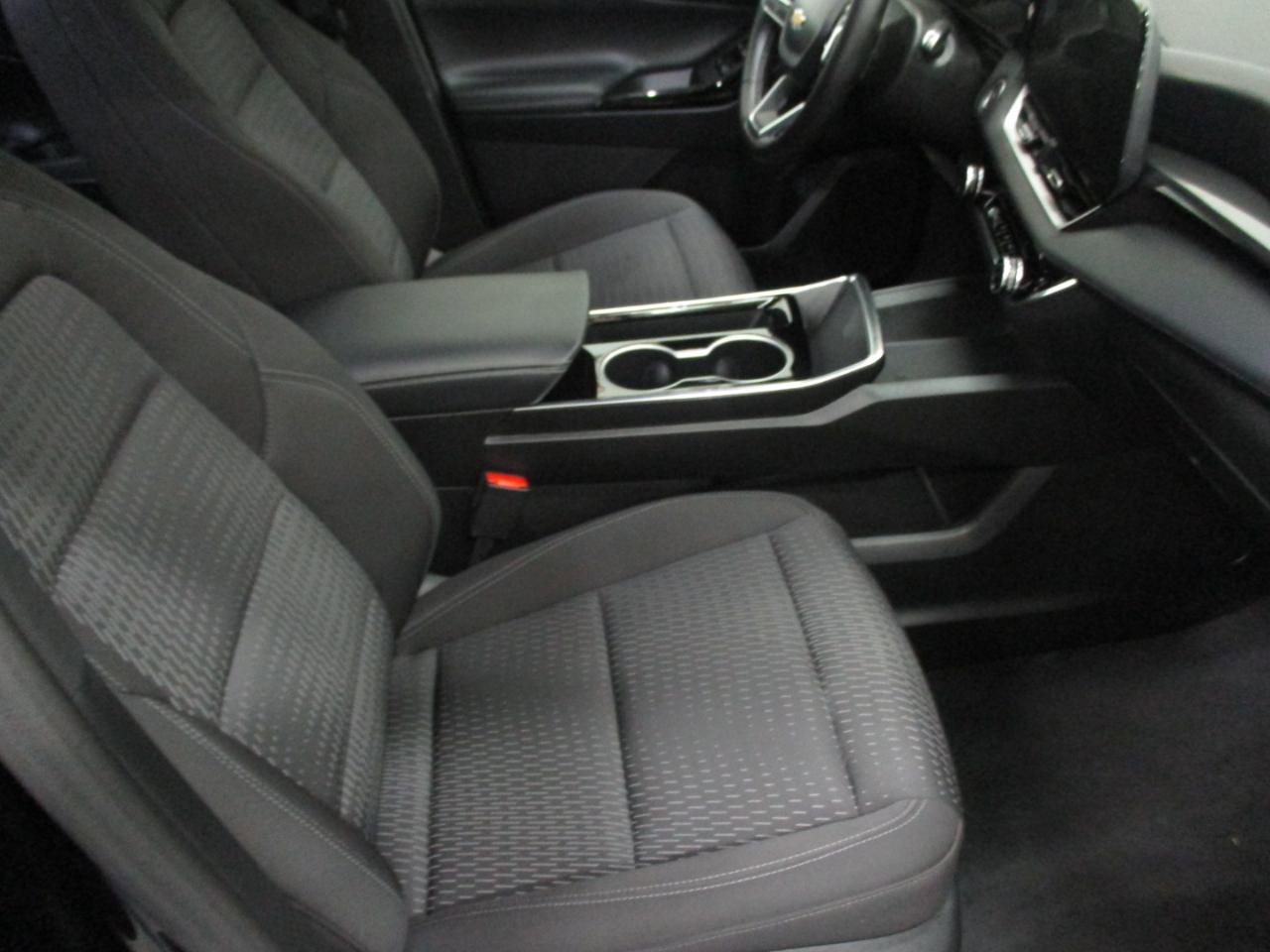 Used 2025 Chevrolet Equinox LT image 12