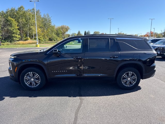 Used 2026 Chevrolet Traverse LT AWD/4WD image 2