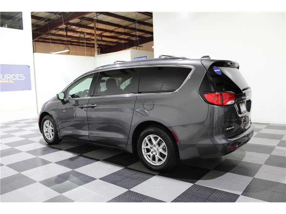 Used 2021 Chrysler Voyager Lxi image 6