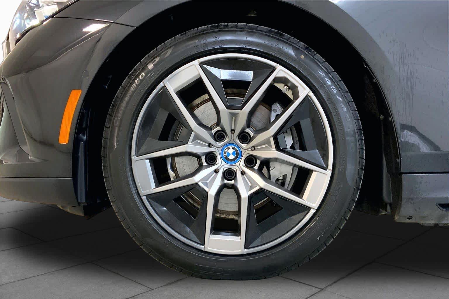 Used 2025 BMW i5 xDrive40 w/ Premium Package AWD/4WD image 10