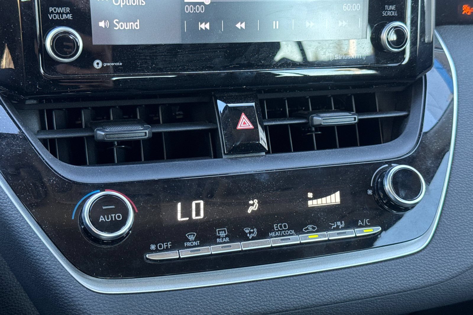 Used 2022 Toyota Corolla LE FWD image 29