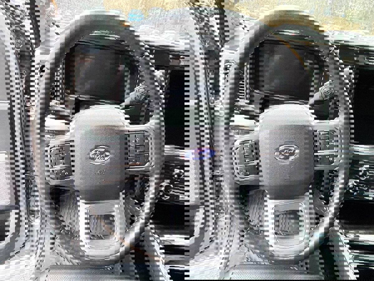 Used 2023 Ford F250 Lariat w/ Sport Appearance Package AWD/4WD image 12