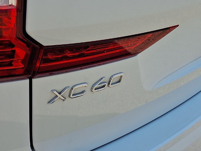 Used 2022 Volvo XC60 T8 R-Design w/ Advanced Package AWD/4WD image 33