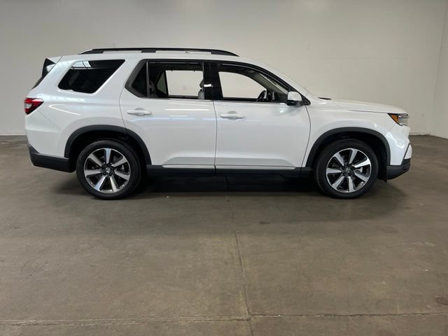 Used 2024 Honda Pilot Touring image 2