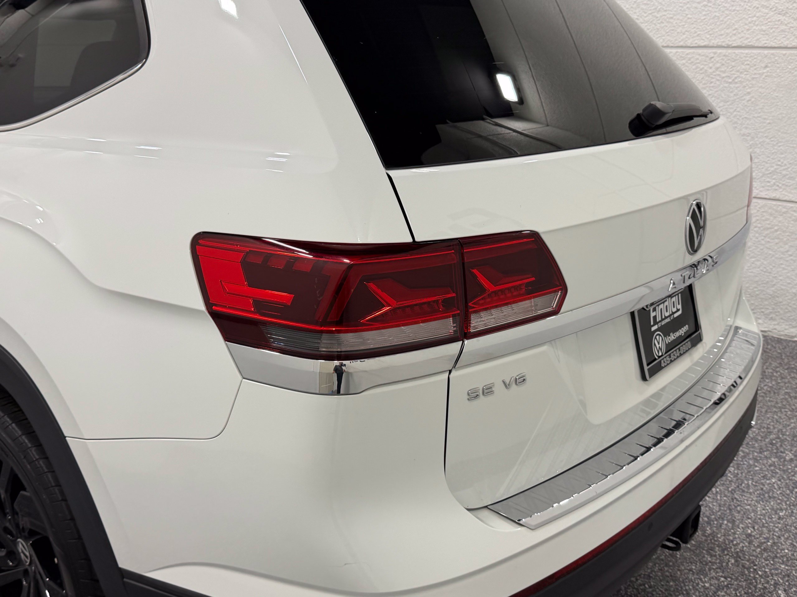Certified 2023 Volkswagen Atlas SE w/ Black Wheel Package FWD image 17