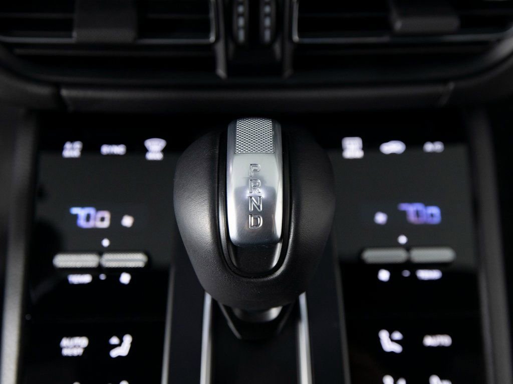 Used 2025 Porsche Macan image 26