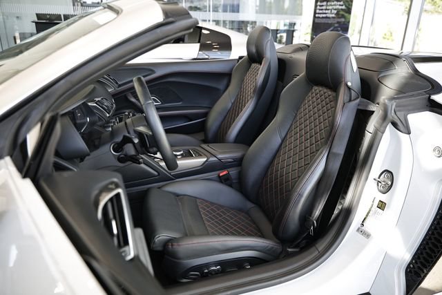 Used 2020 Audi R8 V10 w/ Carbon Exterior Package AWD/4WD image 25
