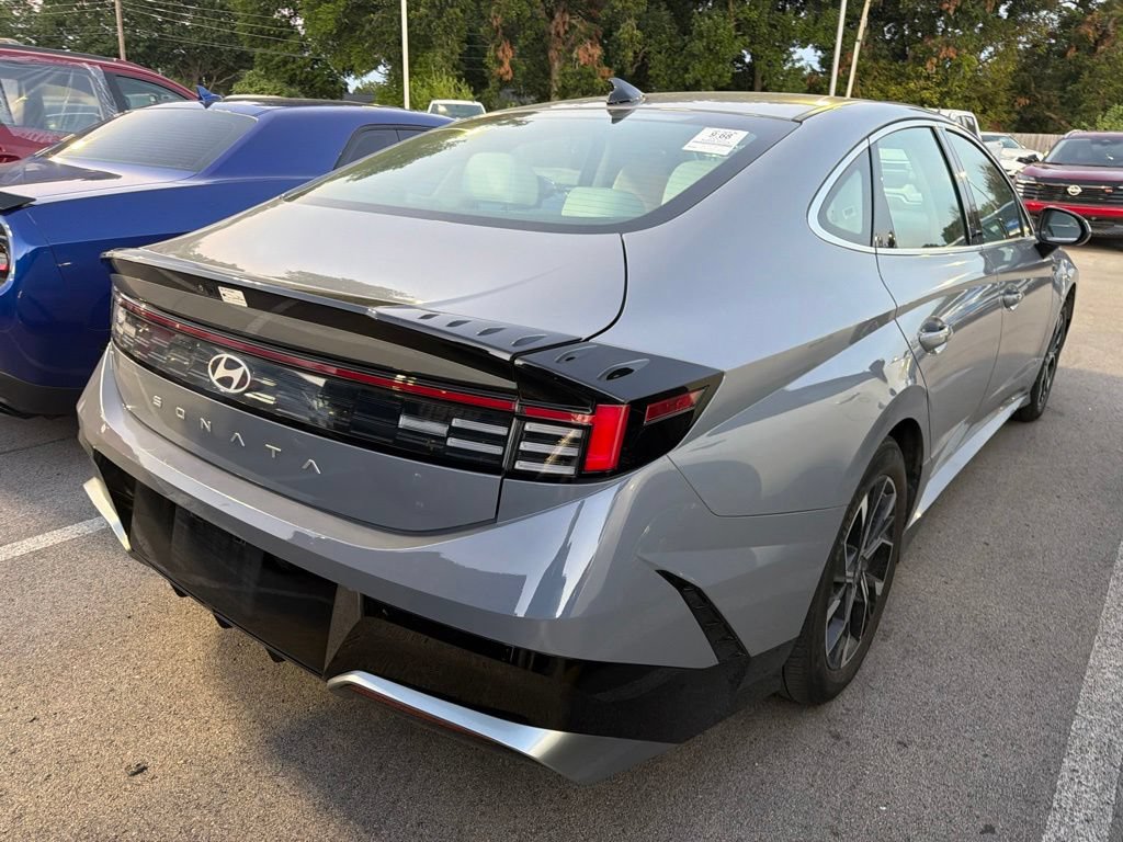 Used 2025 Hyundai Sonata SEL FWD image 4