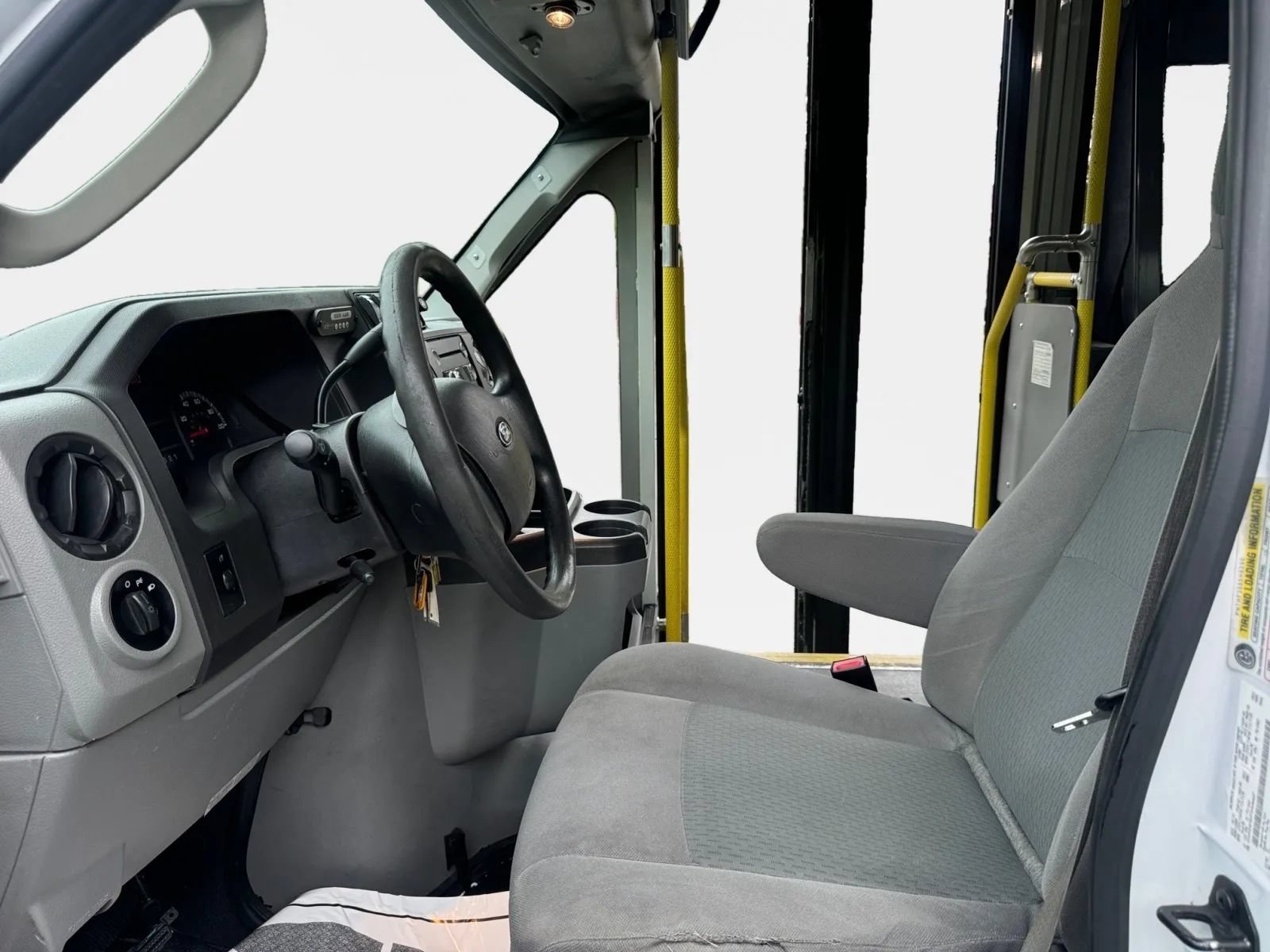 Used 2015 Ford E-450 and Econoline 450 Super Duty w/ Shuttle Bus Prep Package RWD image 8