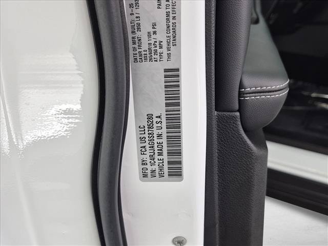 Used 2025 Jeep Grand Cherokee L Laredo w/ Luxury Tech Group I RWD image 26