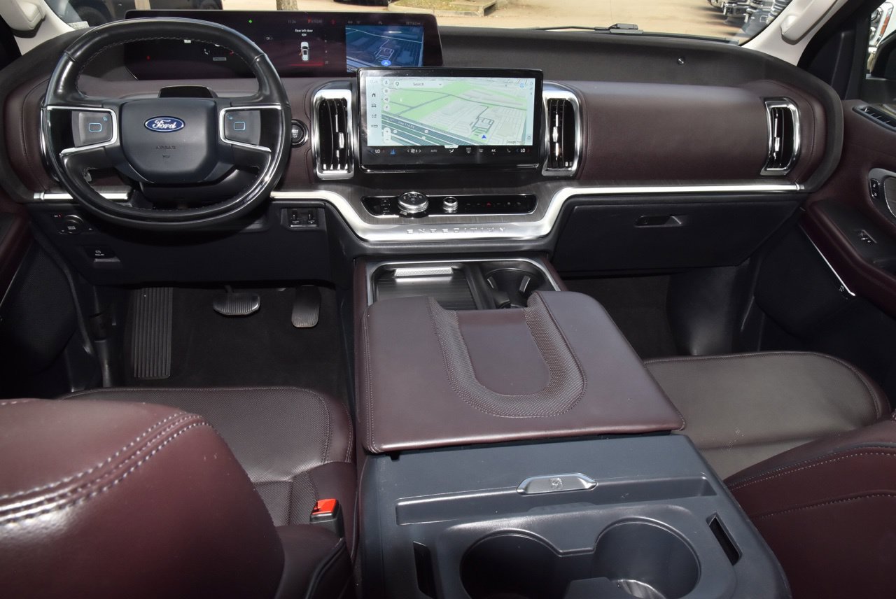 Used 2025 Ford Expedition Max Platinum w/ Platinum Ultimate Package AWD/4WD image 17