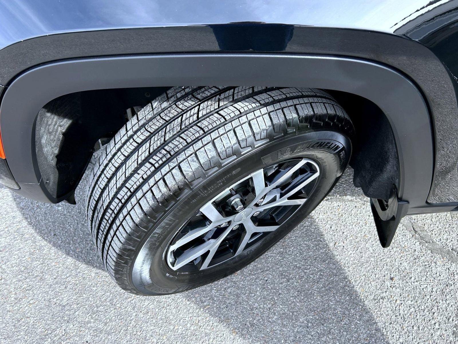 Used 2025 Jeep Grand Cherokee Limited image 23