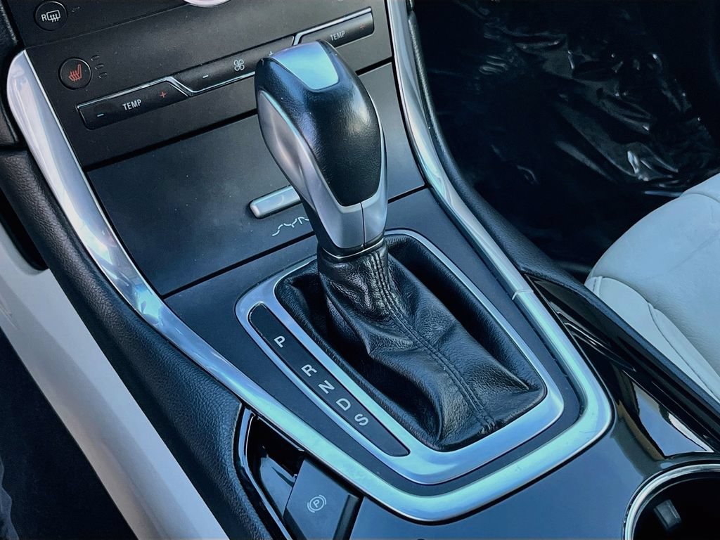 Used 2015 Ford Edge Titanium w/ Technology Package FWD image 16