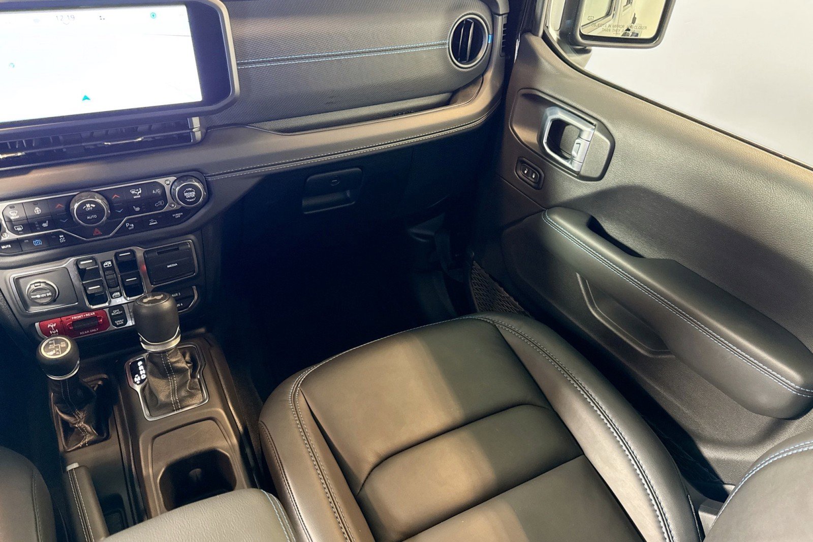 Used 2025 Jeep Wrangler Unlimited Rubicon 4xe image 21