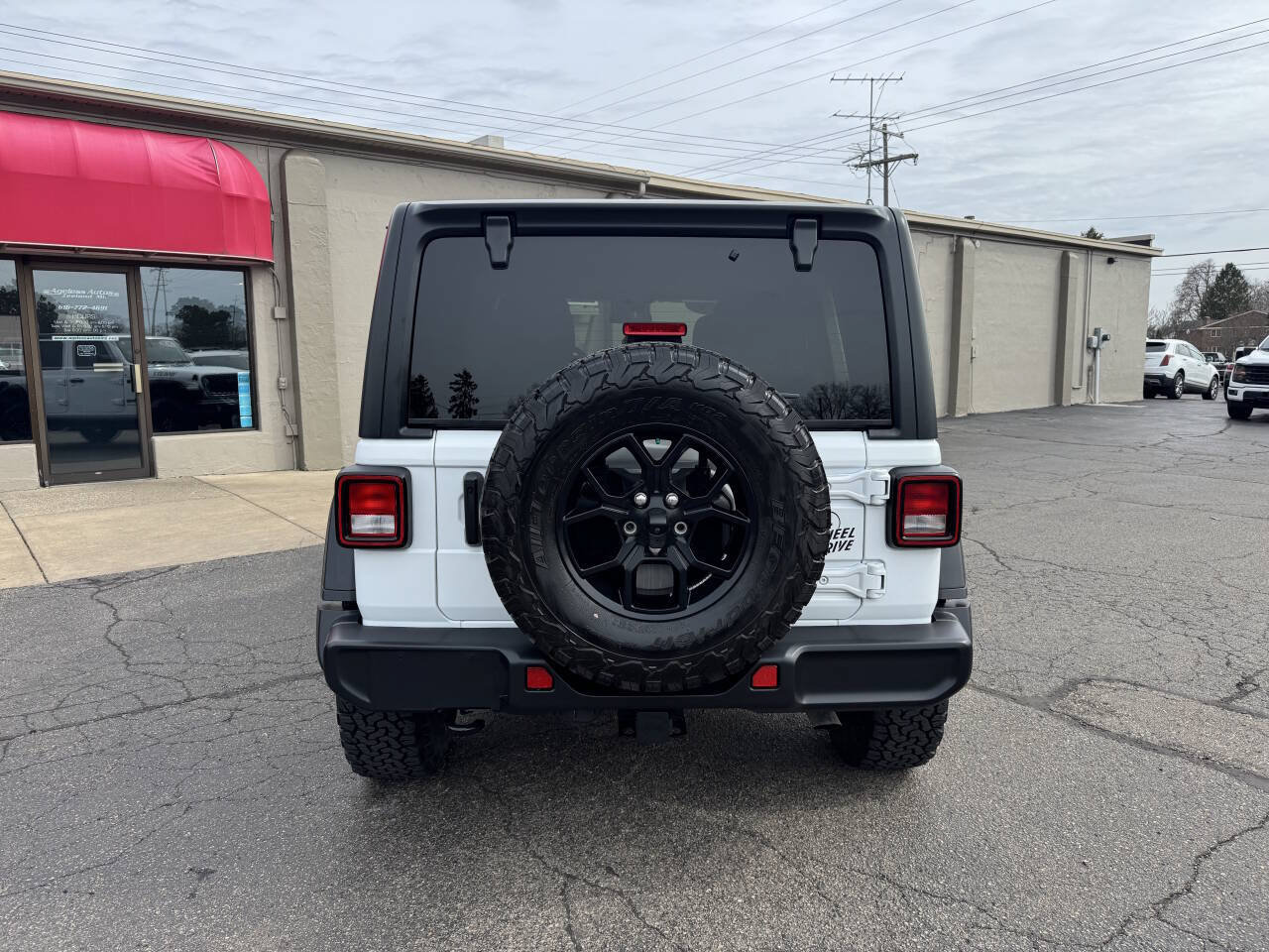 Used 2024 Jeep Wrangler 4WD Unlimited Willys image 3