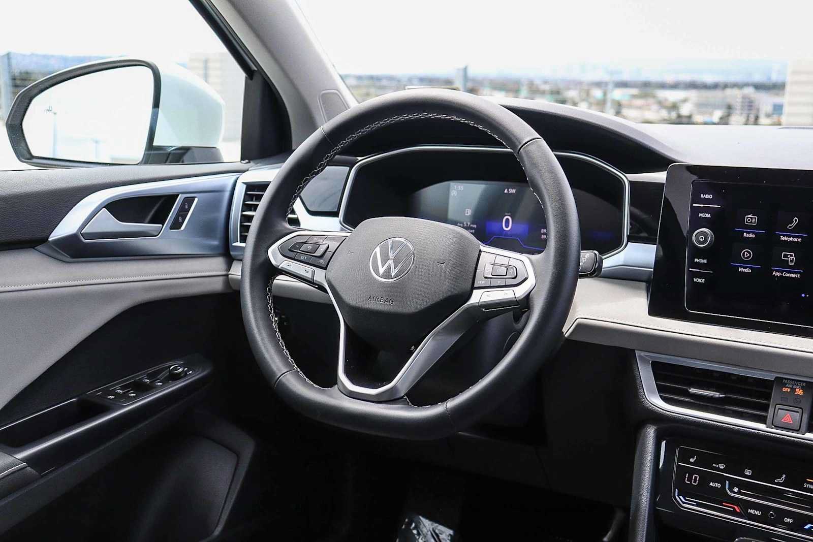 New 2025 Volkswagen Taos SE w/ Black Wheel Package FWD image 16